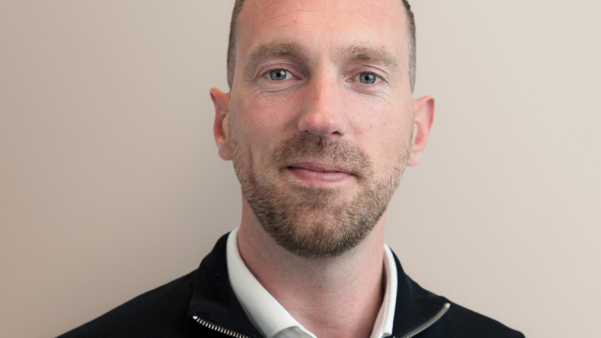 Portretfoto van Delano Mulder, Sales Manager bij Vonders